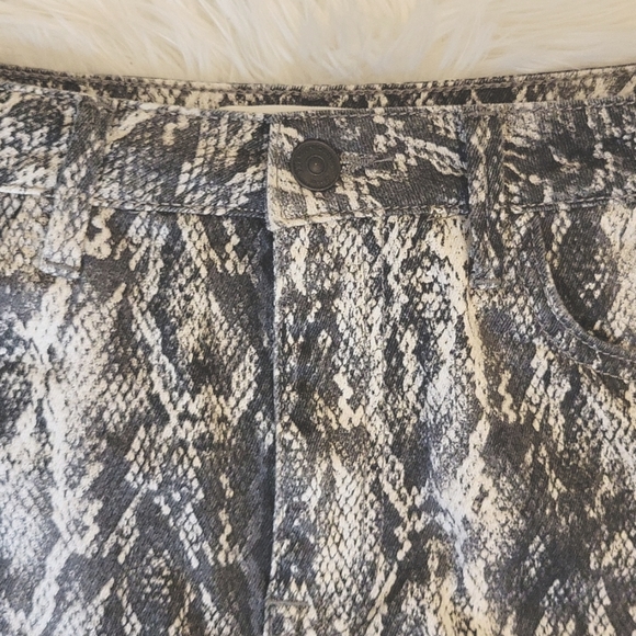 Zara Denim Snakeskin Pattern Jean Skirt - Picture 8 of 8